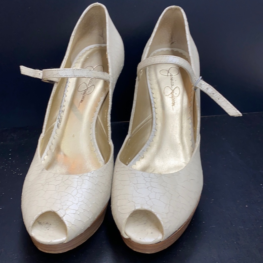 Jessica Simpson Peep toe platform with stacked heel Size 10